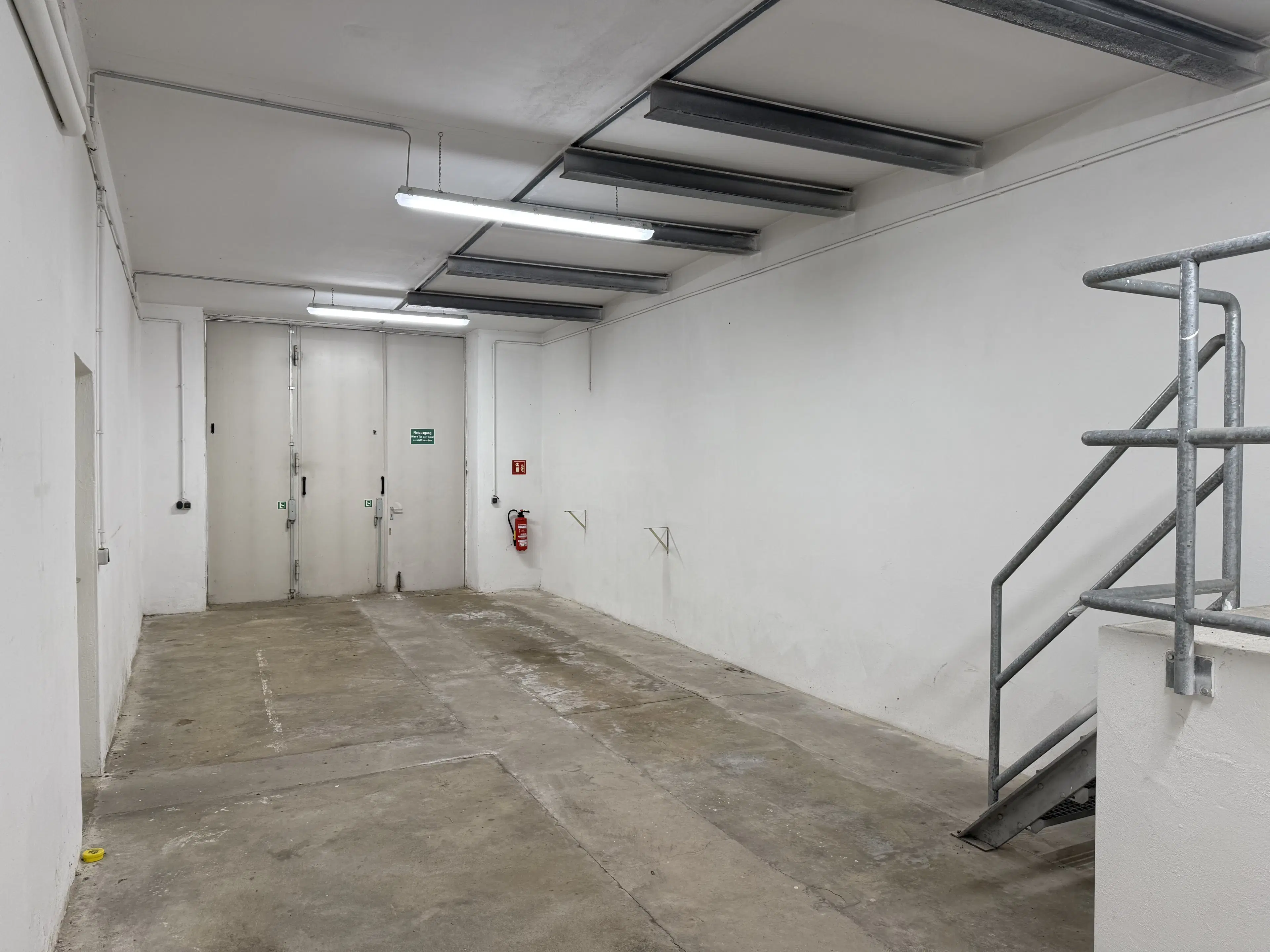 Magazijncomplex op perceel van 2962 m² in Hirschfeld - Duitsland