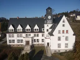 2 Karakteristieke wooncomplexen met totaal 19 eenheden op perceel van 3810 m² in Borstendorf, Duitsland