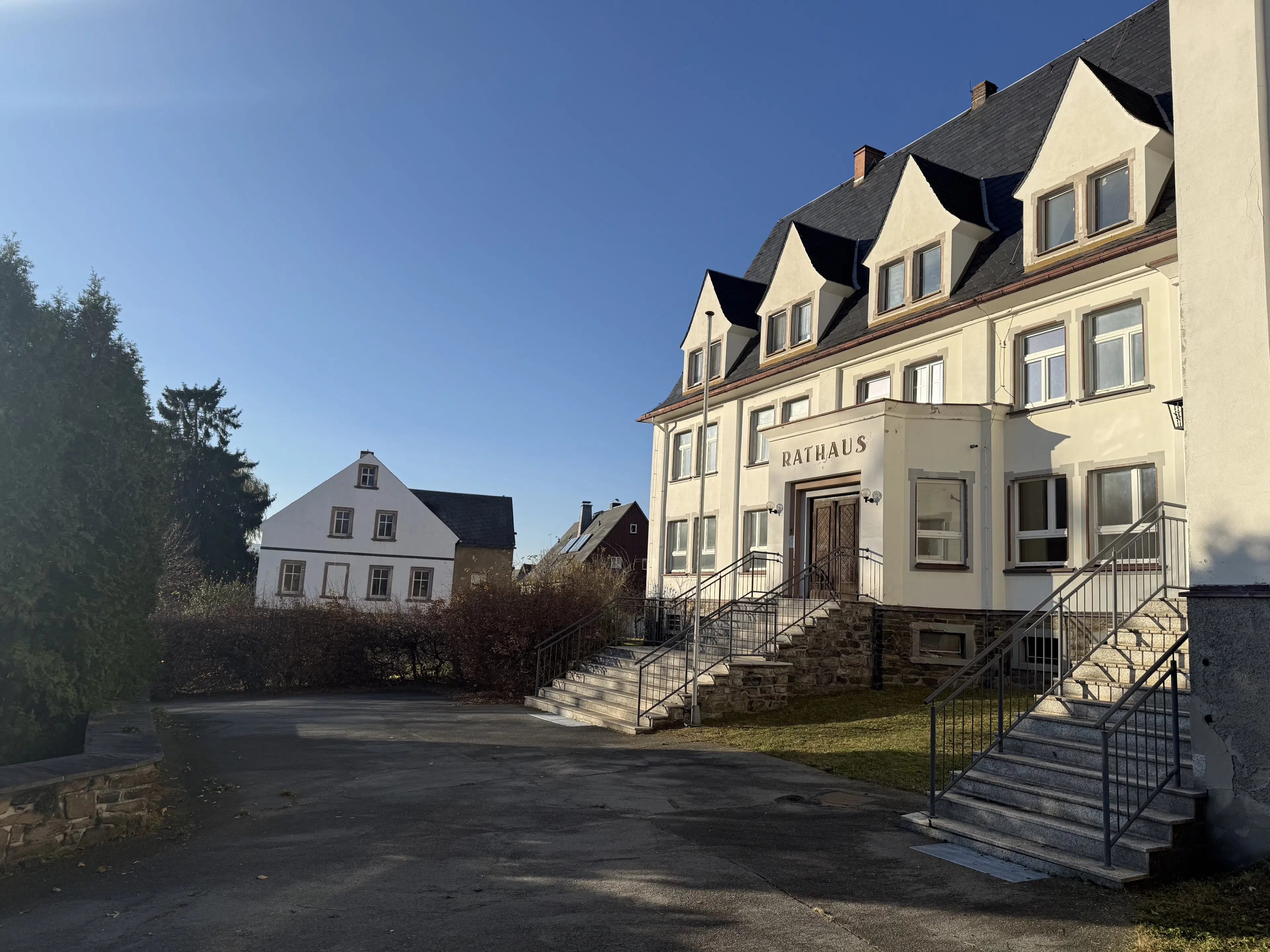 2 Karakteristieke wooncomplexen met totaal 19 eenheden op perceel van 3810 m² in Borstendorf, Duitsland