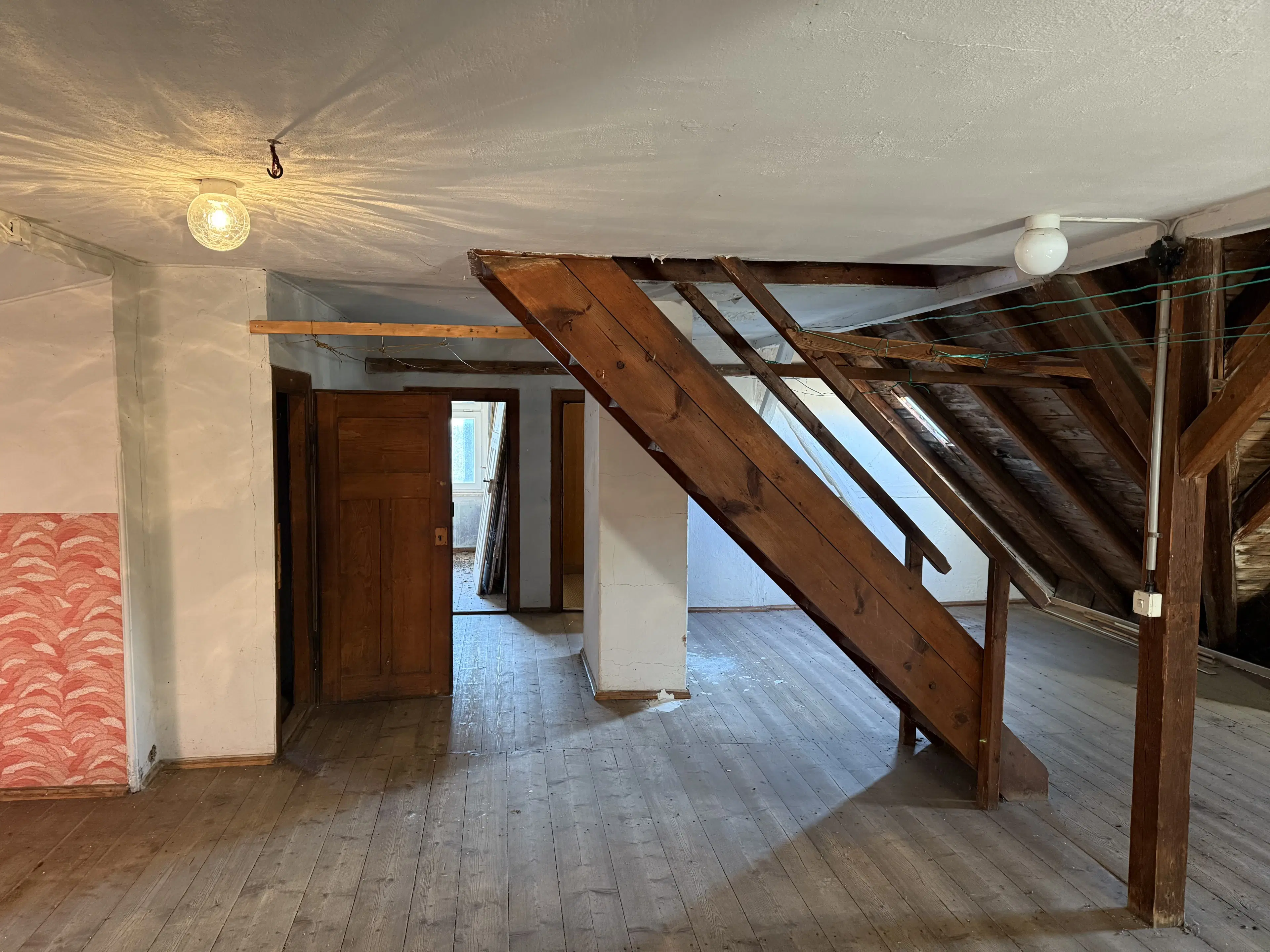 2 Karakteristieke wooncomplexen met totaal 19 eenheden op perceel van 3810 m² in Borstendorf, Duitsland