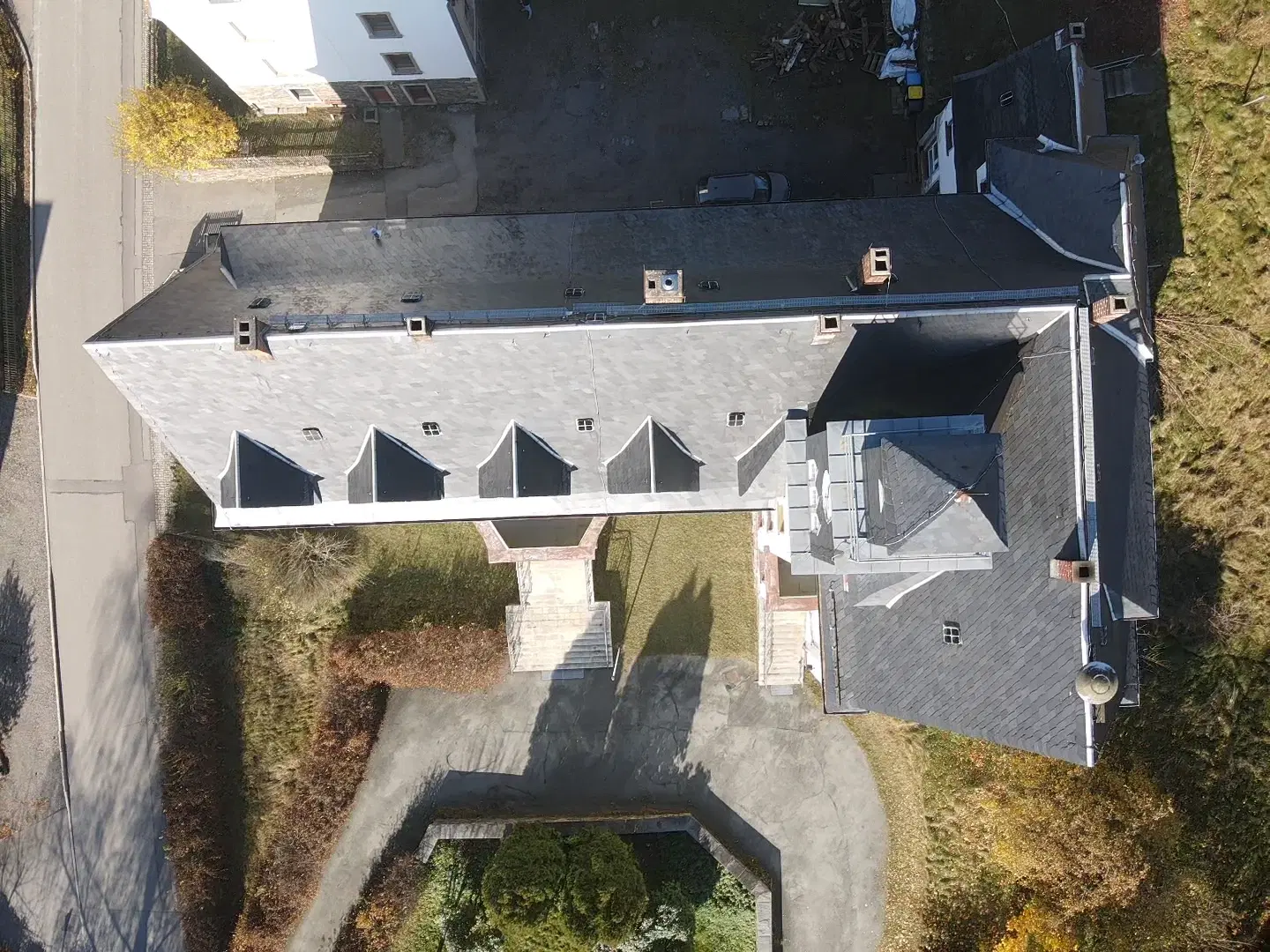 2 Karakteristieke wooncomplexen met totaal 19 eenheden op perceel van 3810 m² in Borstendorf, Duitsland