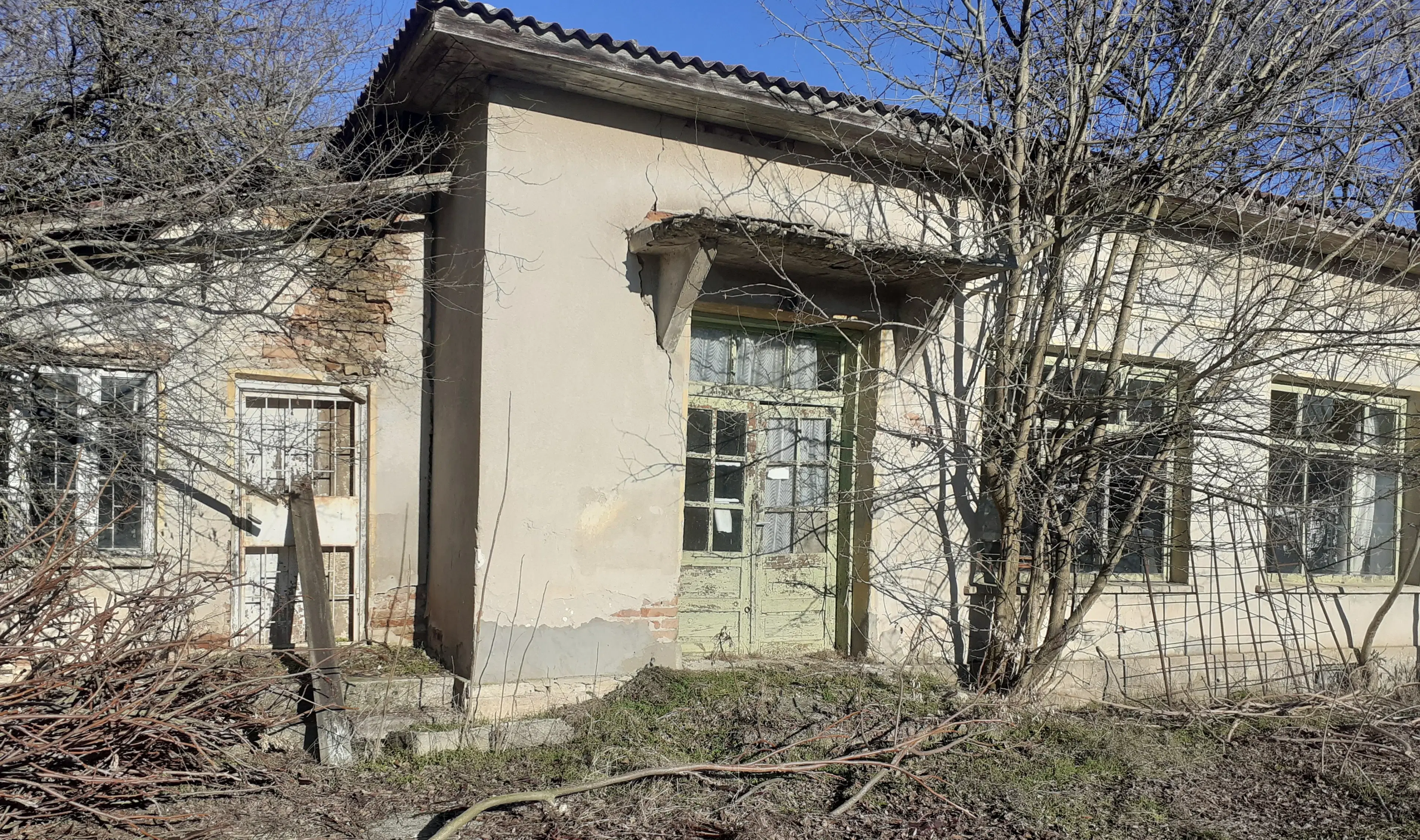 2 winkels 198 m² op slechts 10 minuten van het strand in Vichovo - Bulgarije