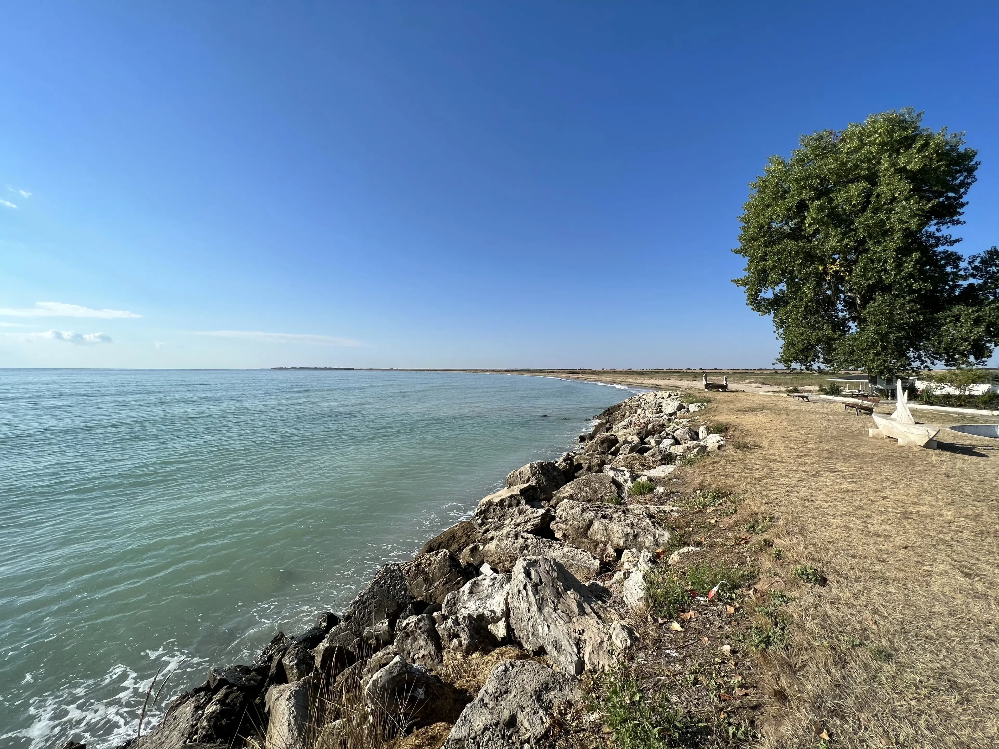 2 winkels 198 m² op slechts 10 minuten van het strand in Vichovo - Bulgarije