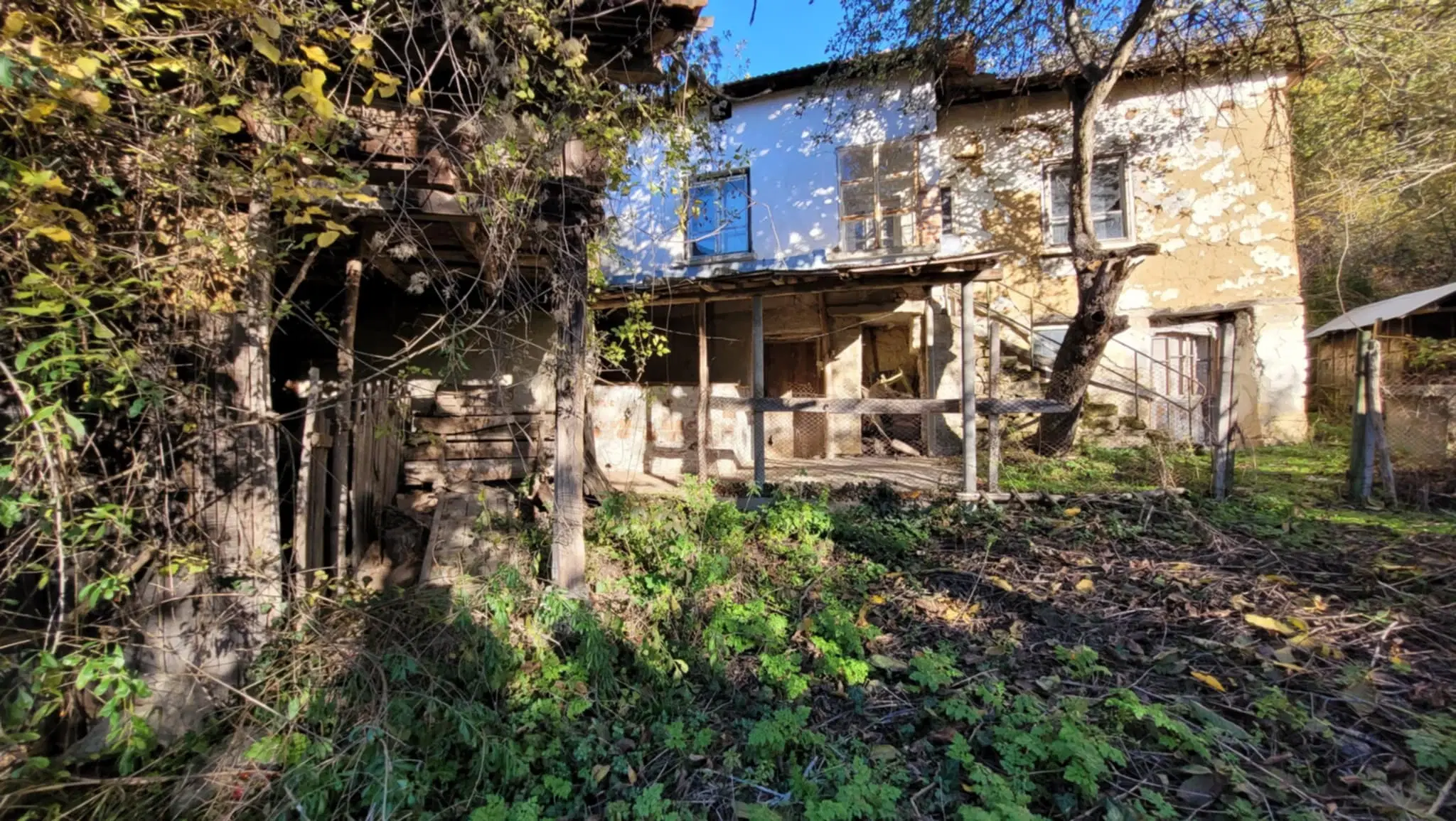 Huis met een perceel van 3.995 m² en extra gebouwen in Kosta Perchevo - Bulgarije