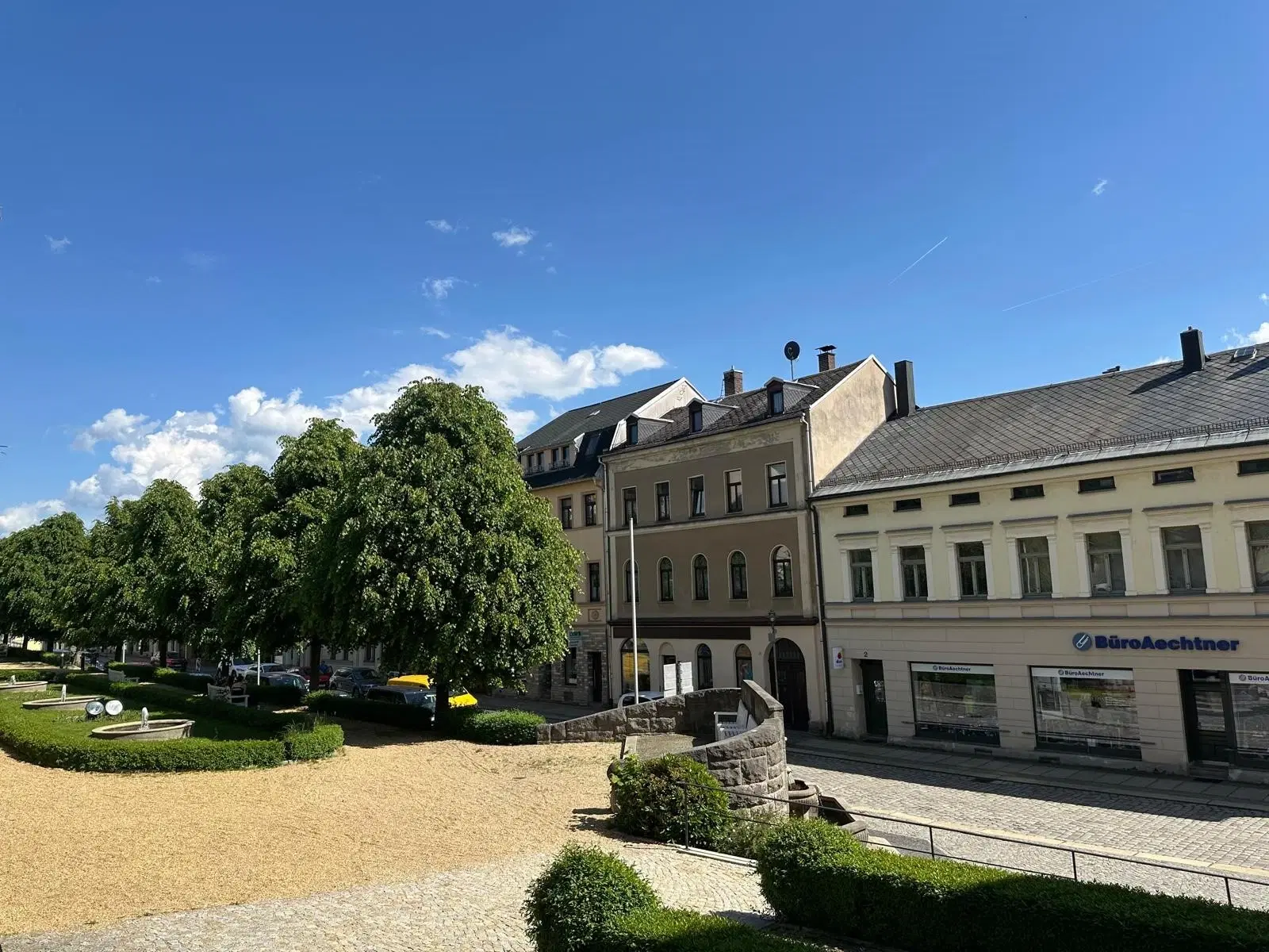 32 appartementen in Markneukirchen - Duitsland, bouwjaar 1988, 16 verhuurd (huursom € 89.750,=)