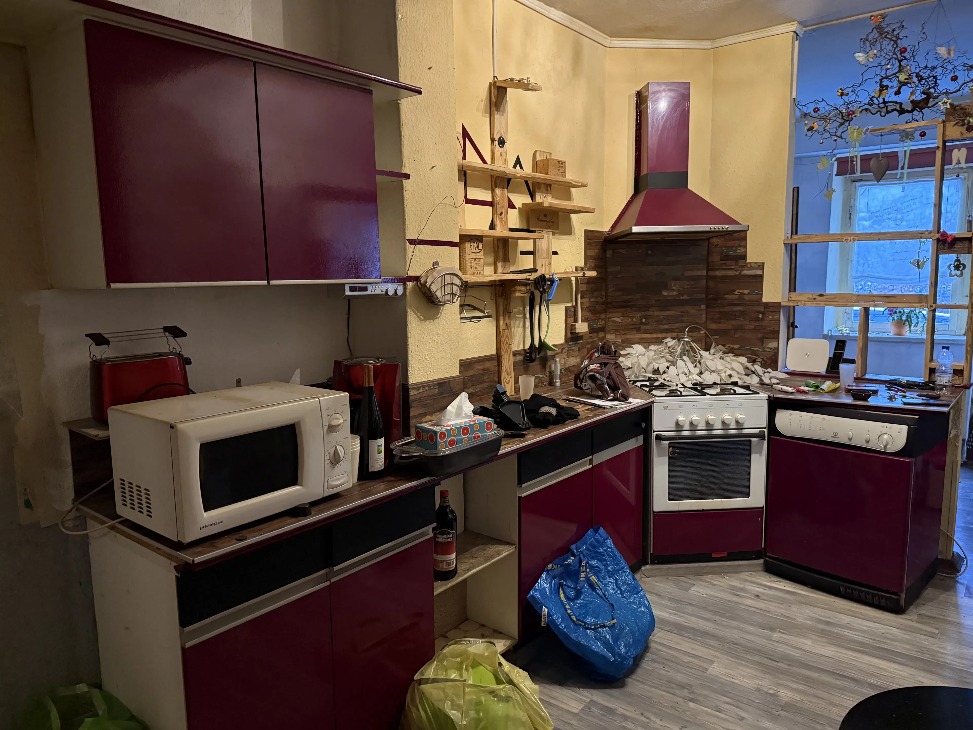 Appartementengebouw (3 van de 5 verhuurd, huursom € 9.900,=) in centrum Gerbstedt, Halle - Duitsland