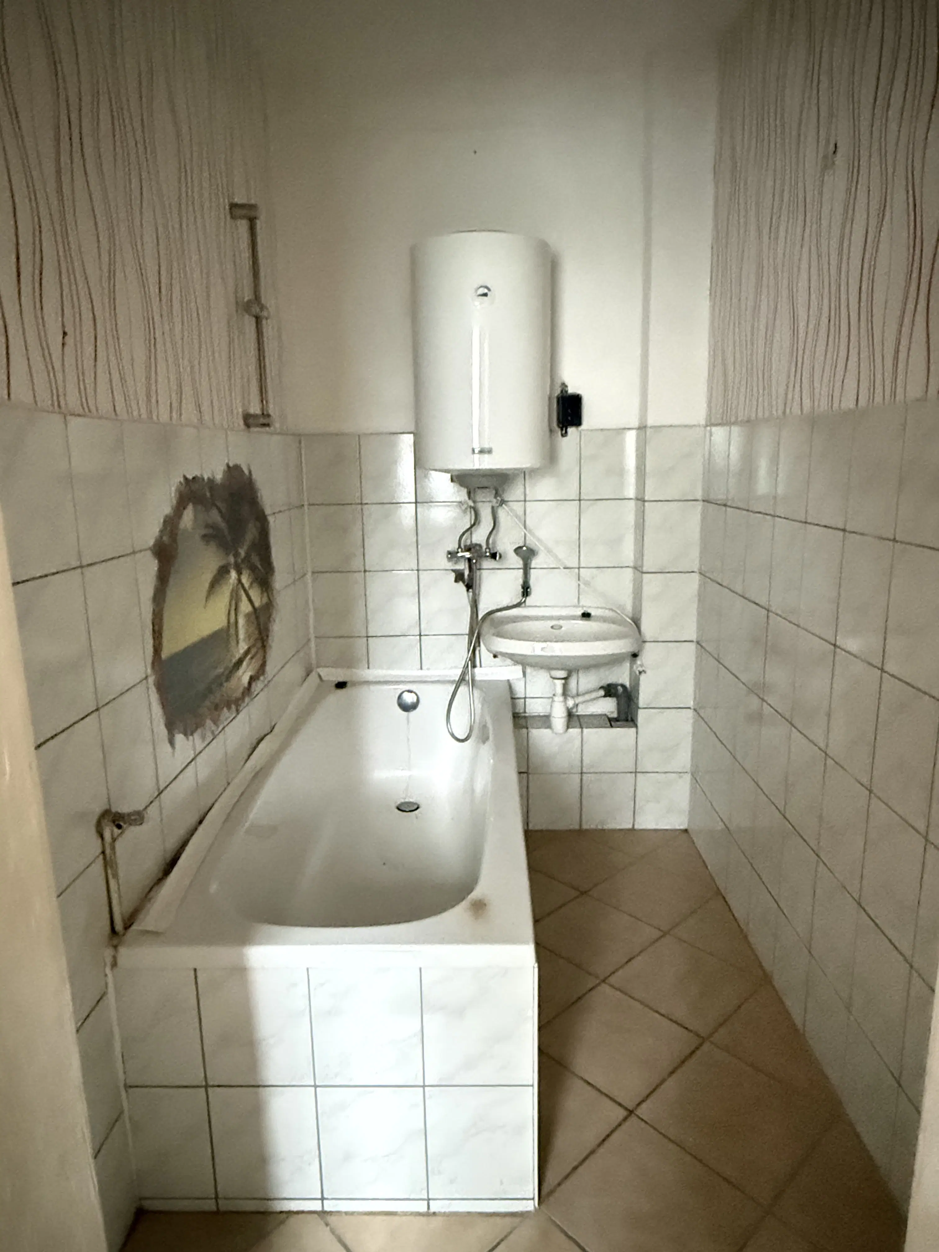 Appartementengebouw (3 van de 5 verhuurd, huursom € 9.900,=) in centrum Gerbstedt, Halle - Duitsland