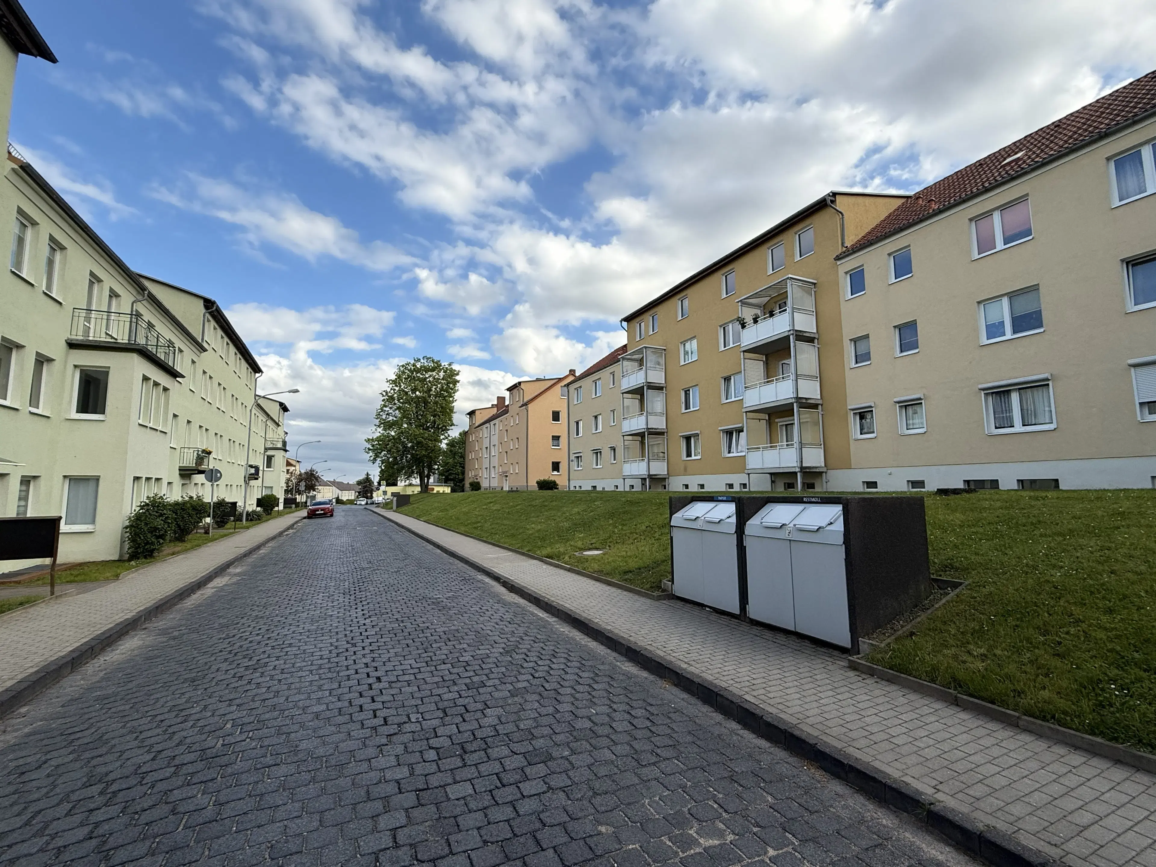 Appartementengebouw (3 van de 5 verhuurd, huursom € 9.900,=) in centrum Gerbstedt, Halle - Duitsland
