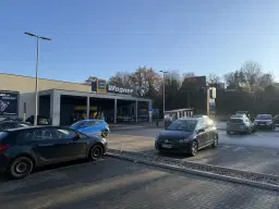 Appartementengebouw (3 van de 5 verhuurd, huursom € 9.900,=) in centrum Gerbstedt, Halle - Duitsland