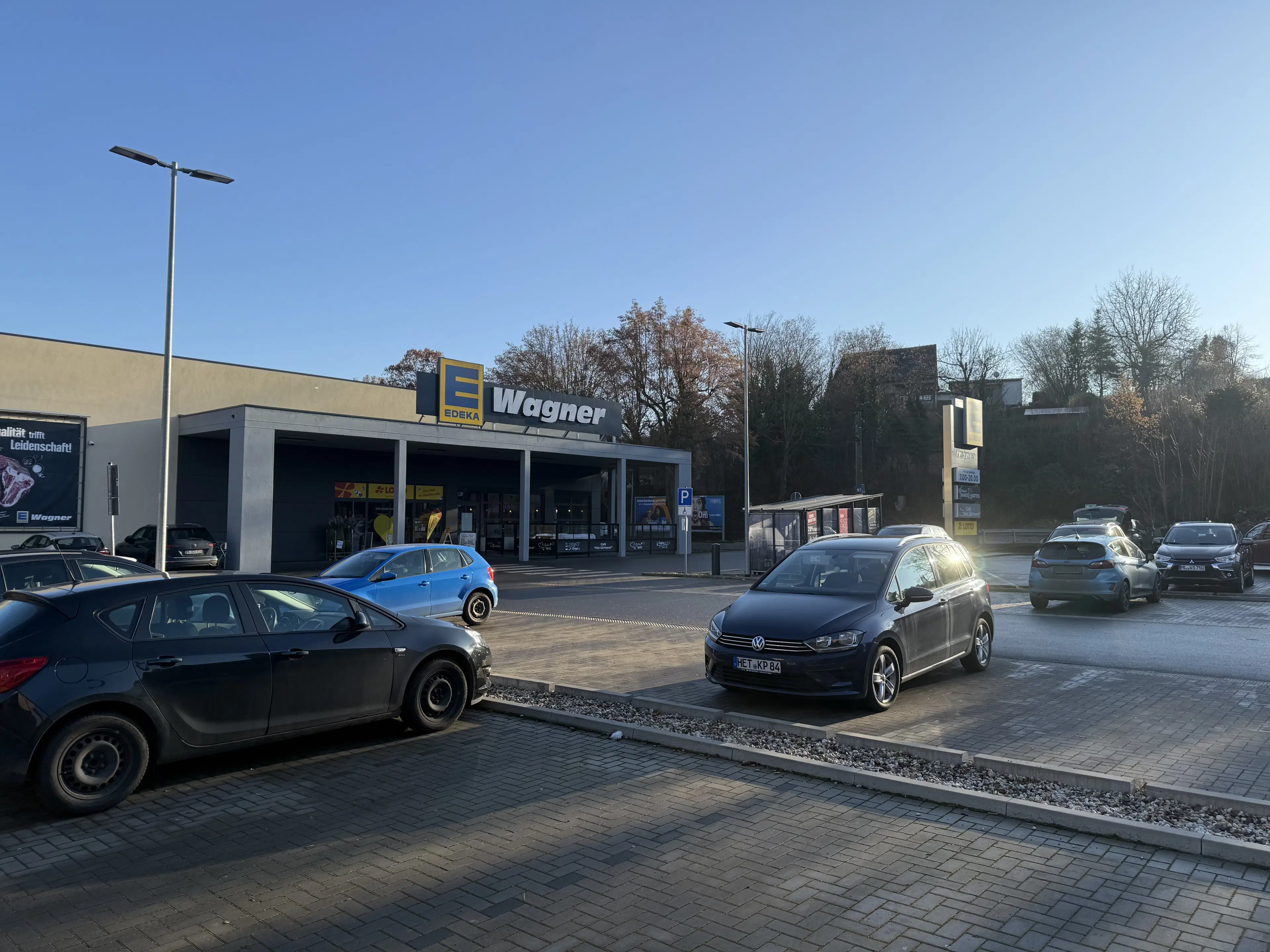 Appartementengebouw (3 van de 5 verhuurd, huursom € 9.900,=) in centrum Gerbstedt, Halle - Duitsland