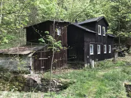 Woning met diverse aanbouwen en een solide basisconstructie in Klingenthal - Duitsland