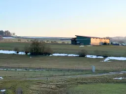 Agrarisch terrein met voormalige melkstal op perceel van 1.878m² bij Meiningen, Kassel, Duitsland