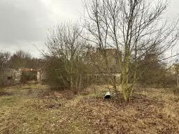 Karakteristieke toren en bebouwing op perceel van 1.377 m² nabij Klobikau, Halle - Duitsland