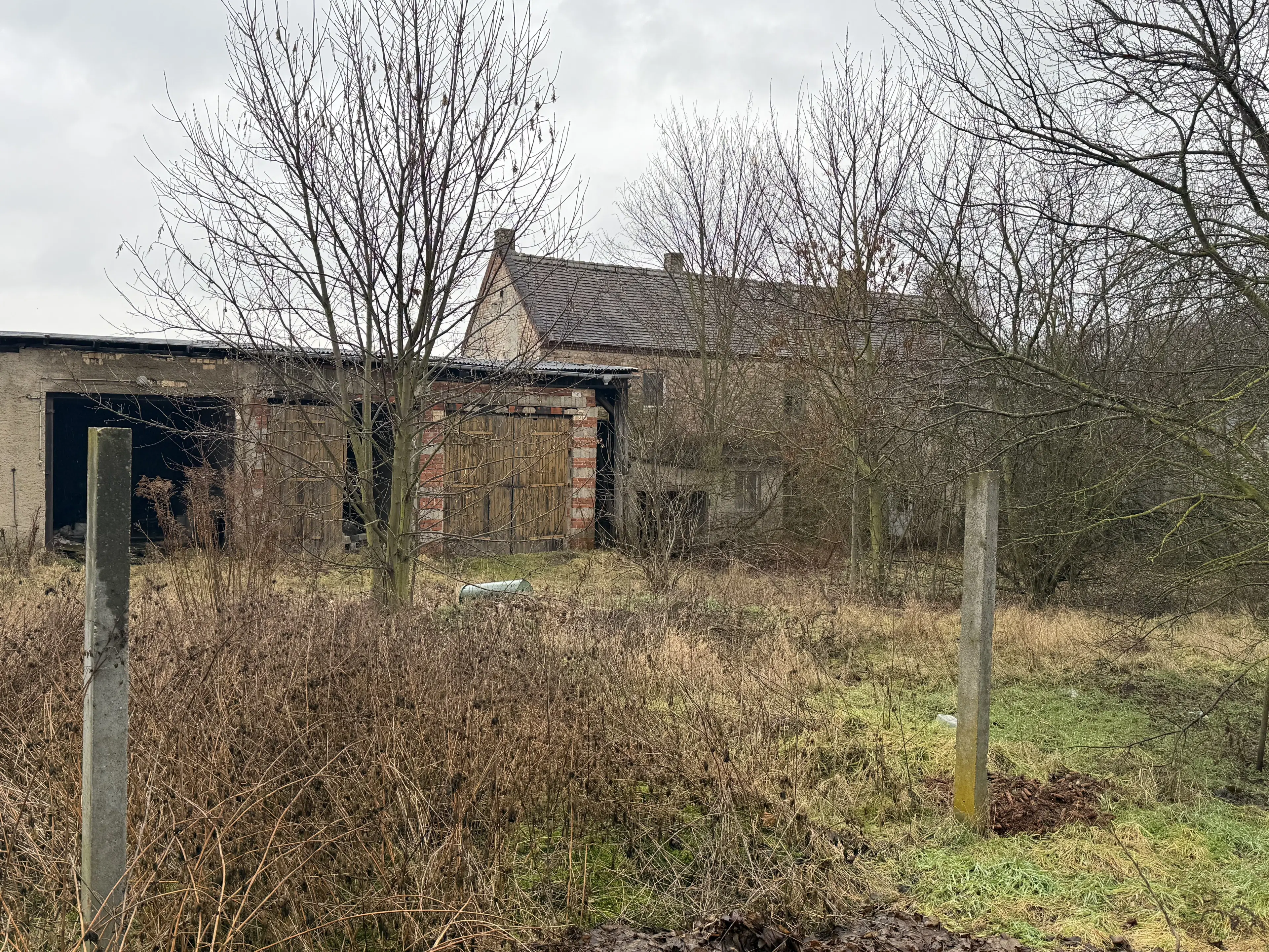 Karakteristieke toren en bebouwing op perceel van 1.377 m² nabij Klobikau, Halle - Duitsland