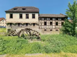 Historische watermolen met parkeerplaatsen op 402 m² perceel nabij Erfurt in Uhlstädt - Duitsland