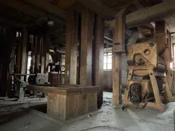 Historische watermolen met parkeerplaatsen op 402 m² perceel nabij Erfurt in Uhlstädt - Duitsland