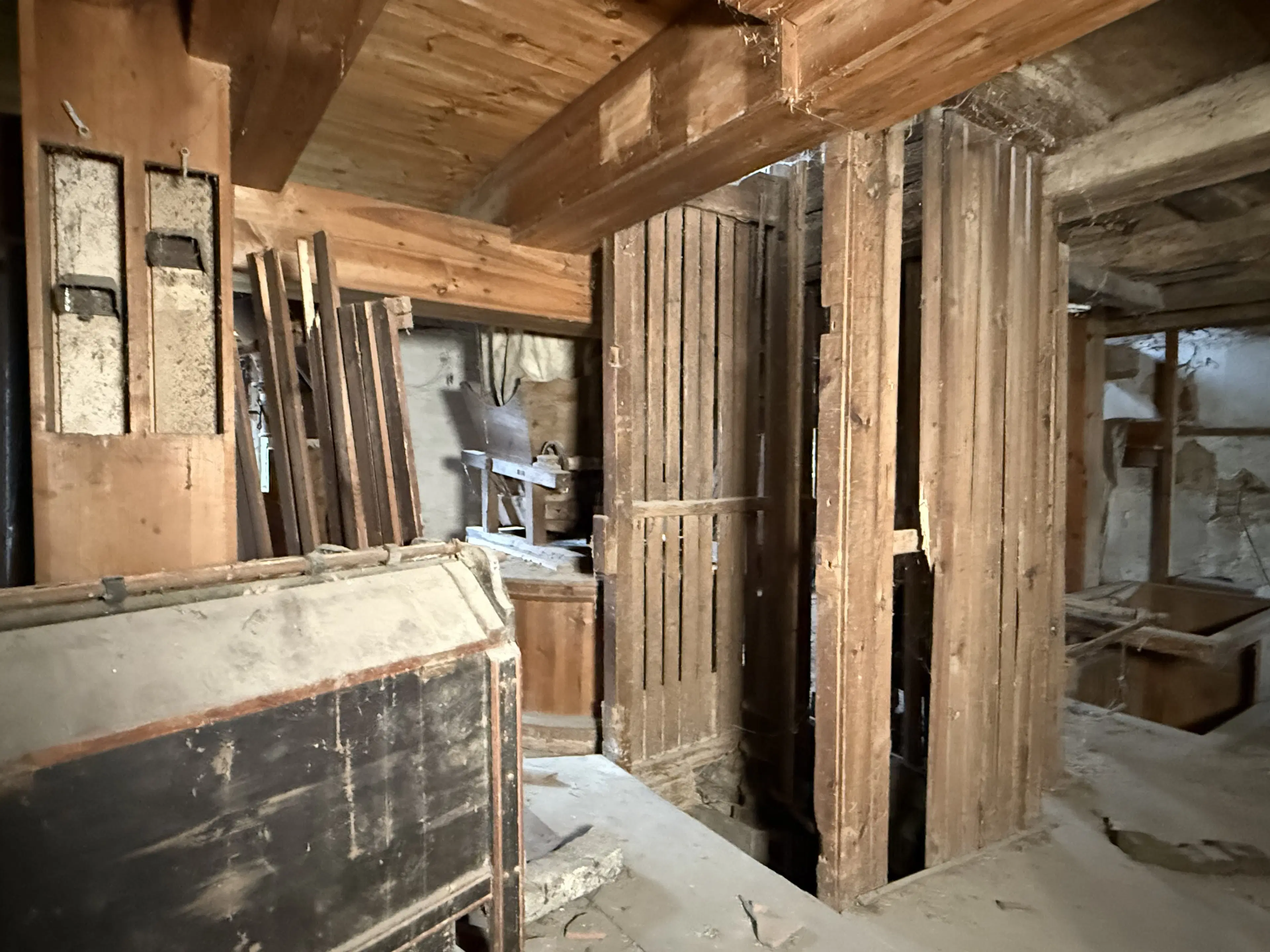 Historische watermolen met parkeerplaatsen op 402 m² perceel nabij Erfurt in Uhlstädt - Duitsland