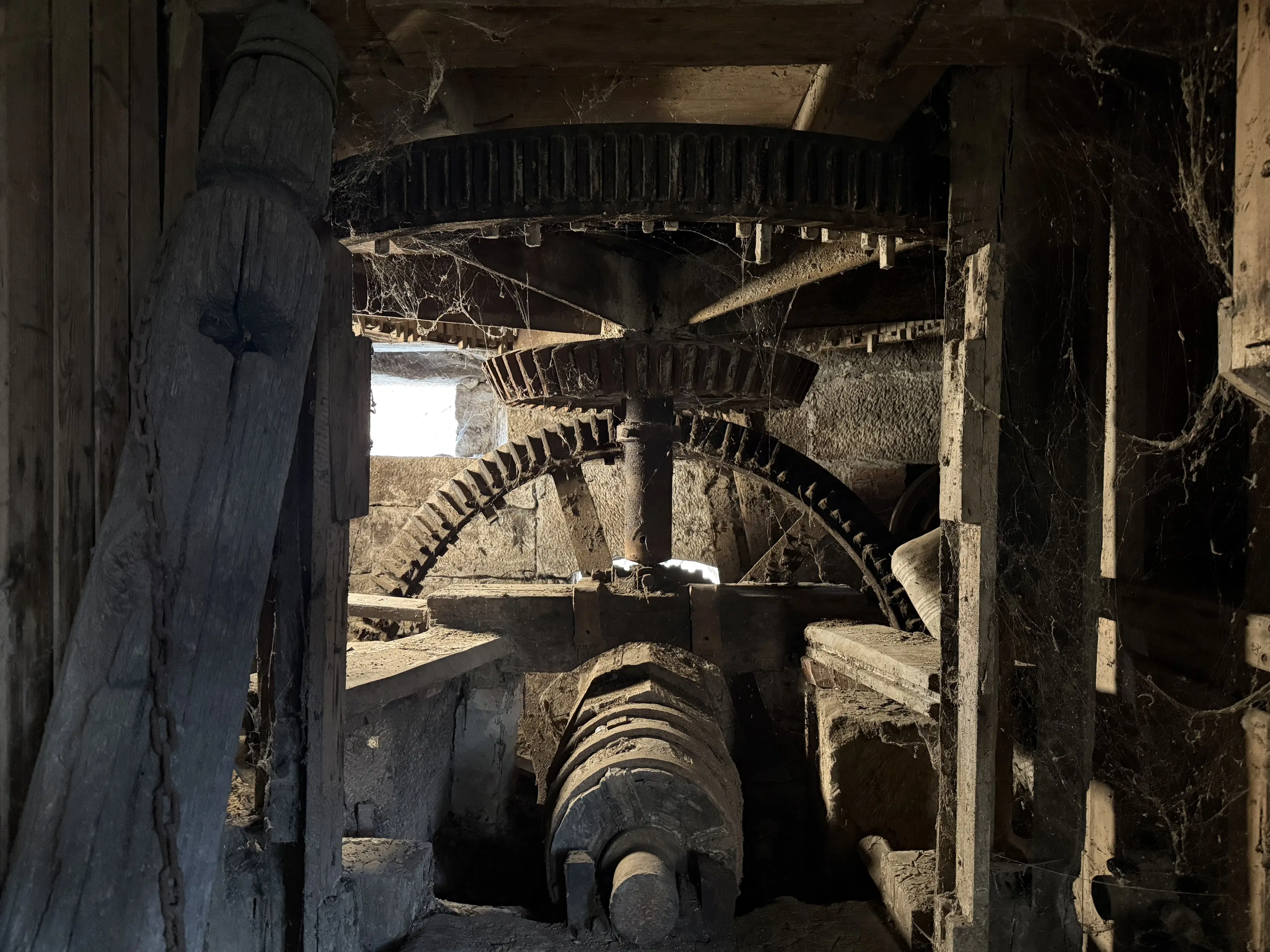 Historische watermolen met parkeerplaatsen op 402 m² perceel nabij Erfurt in Uhlstädt - Duitsland