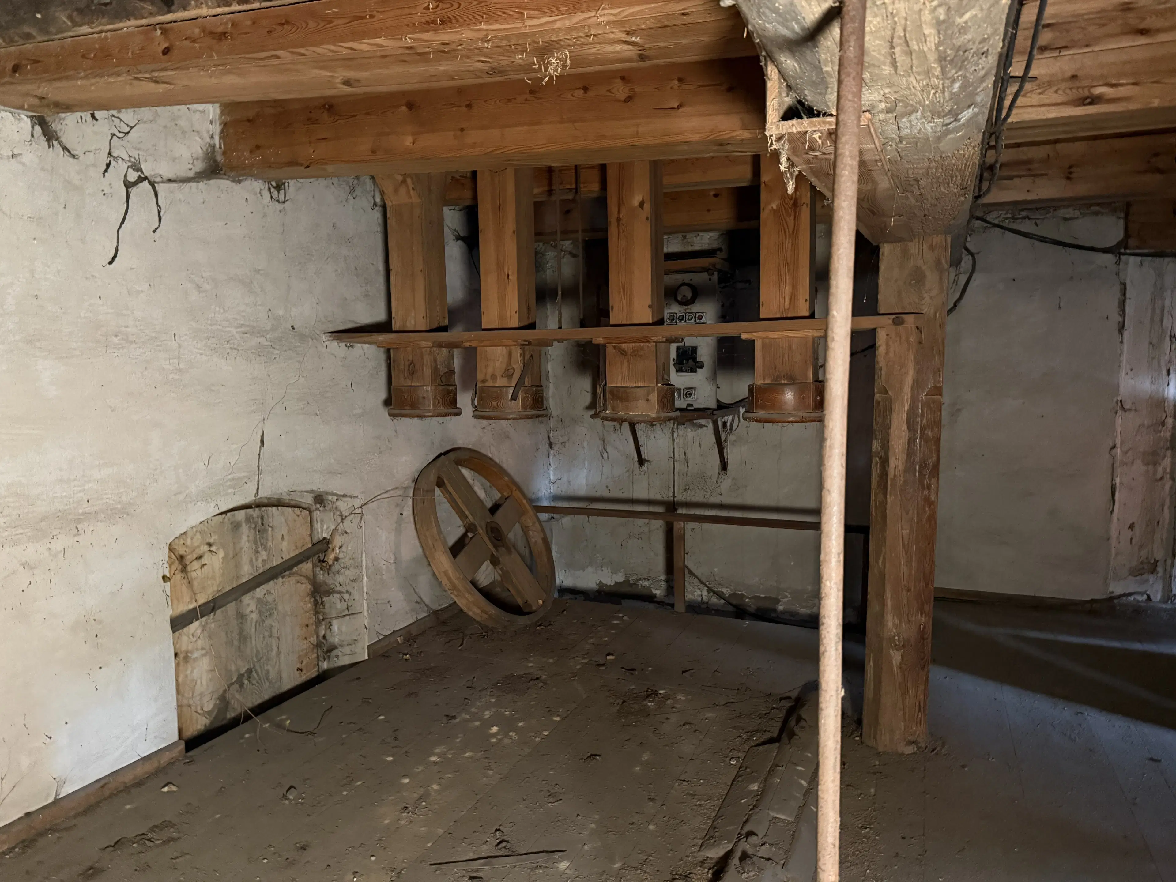 Historische watermolen met parkeerplaatsen op 402 m² perceel nabij Erfurt in Uhlstädt - Duitsland