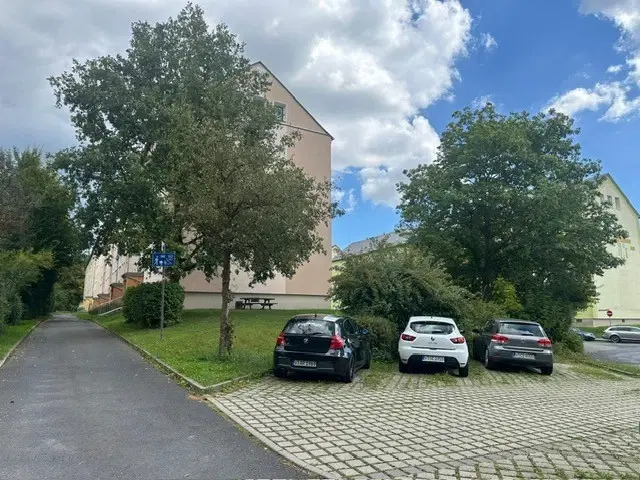 27 appartementen, bouwjaar 1988, 15 verhuurd (huursom € 73.100,=), in Markneukirchen - Duitsland