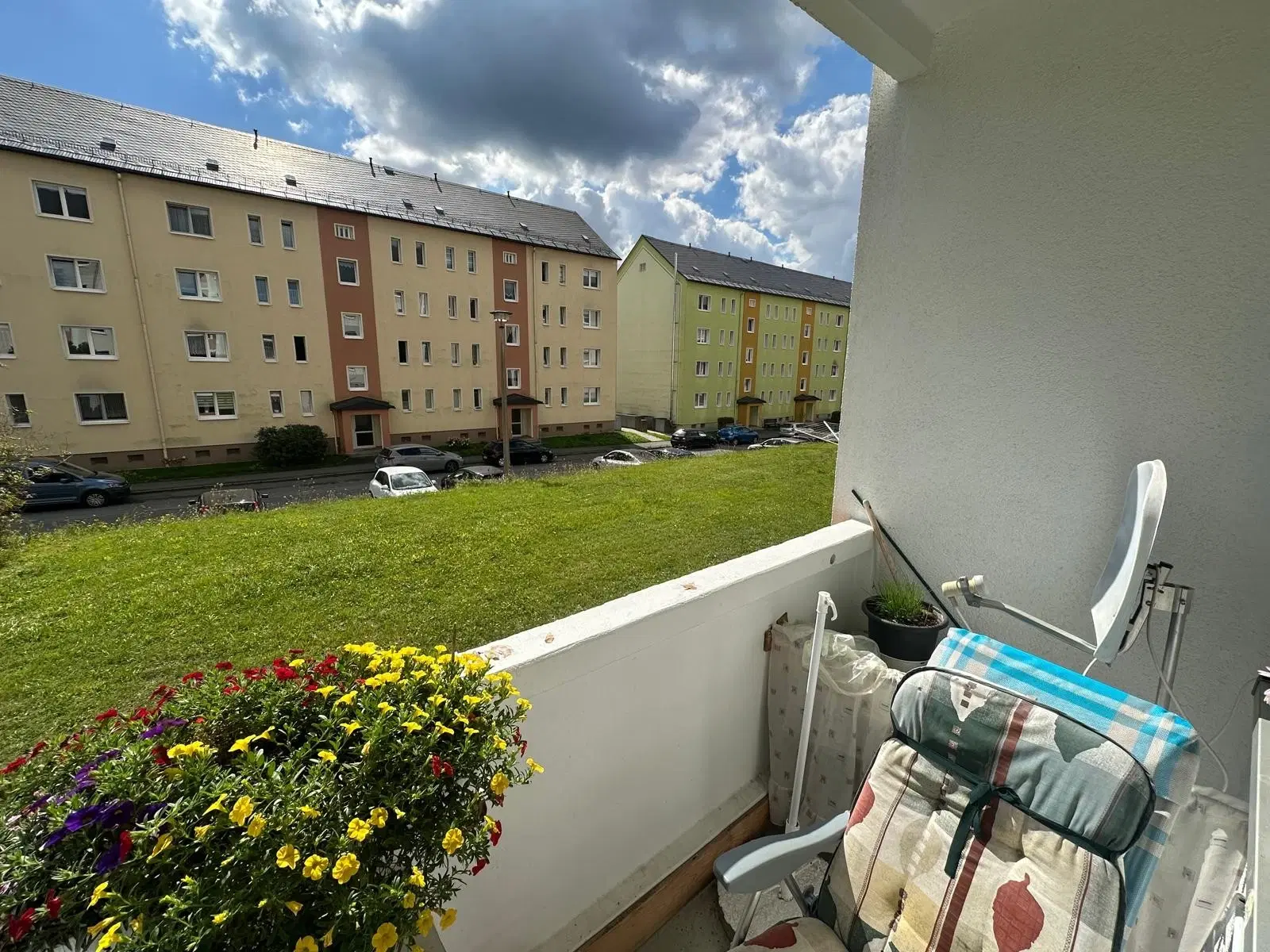 27 appartementen, bouwjaar 1988, 15 verhuurd (huursom € 73.100,=), in Markneukirchen - Duitsland