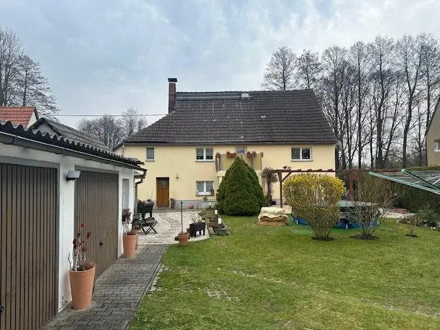 Vrijstaande vakwerkwoning op 290 m² eigendomsperceel in Langenleuba-Niederhain - Duitsland
