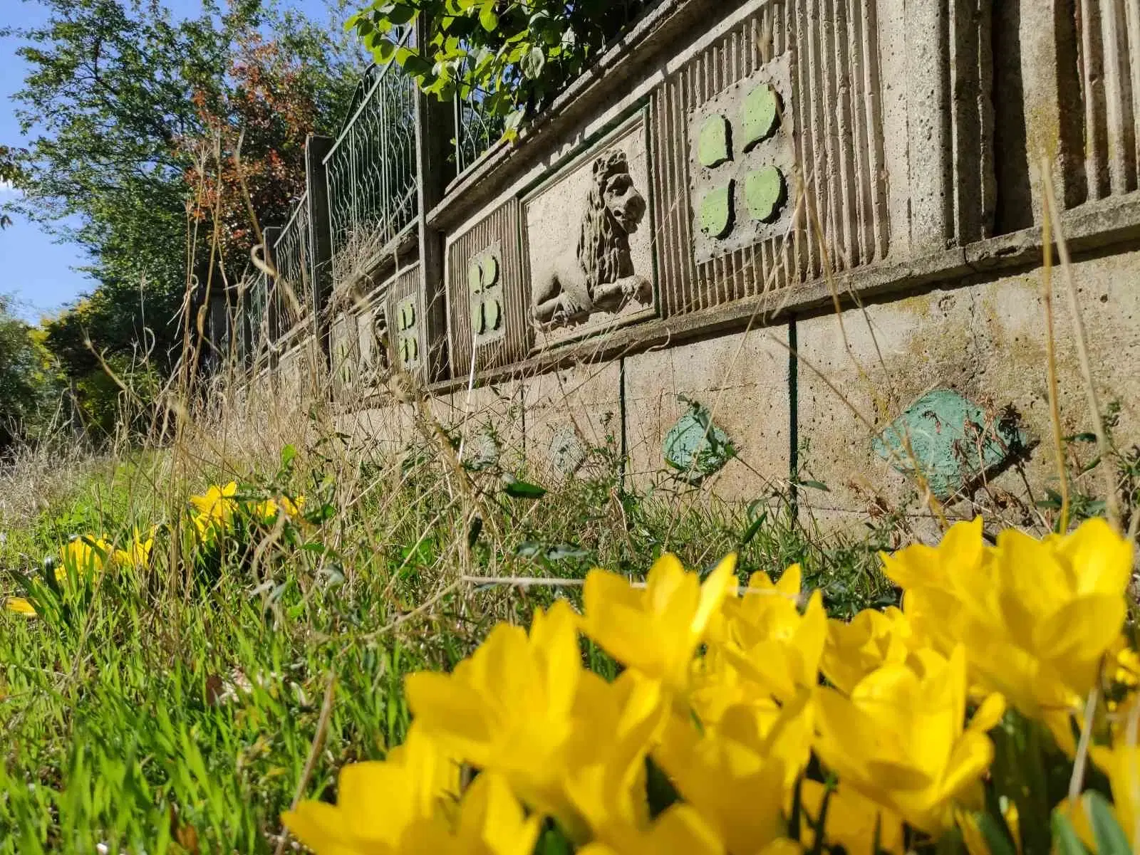 Tweelaags huis met een perceel van 1.100 m² en landbouwgrond van 6.494 m² in Rakovitsa - Bulgarije