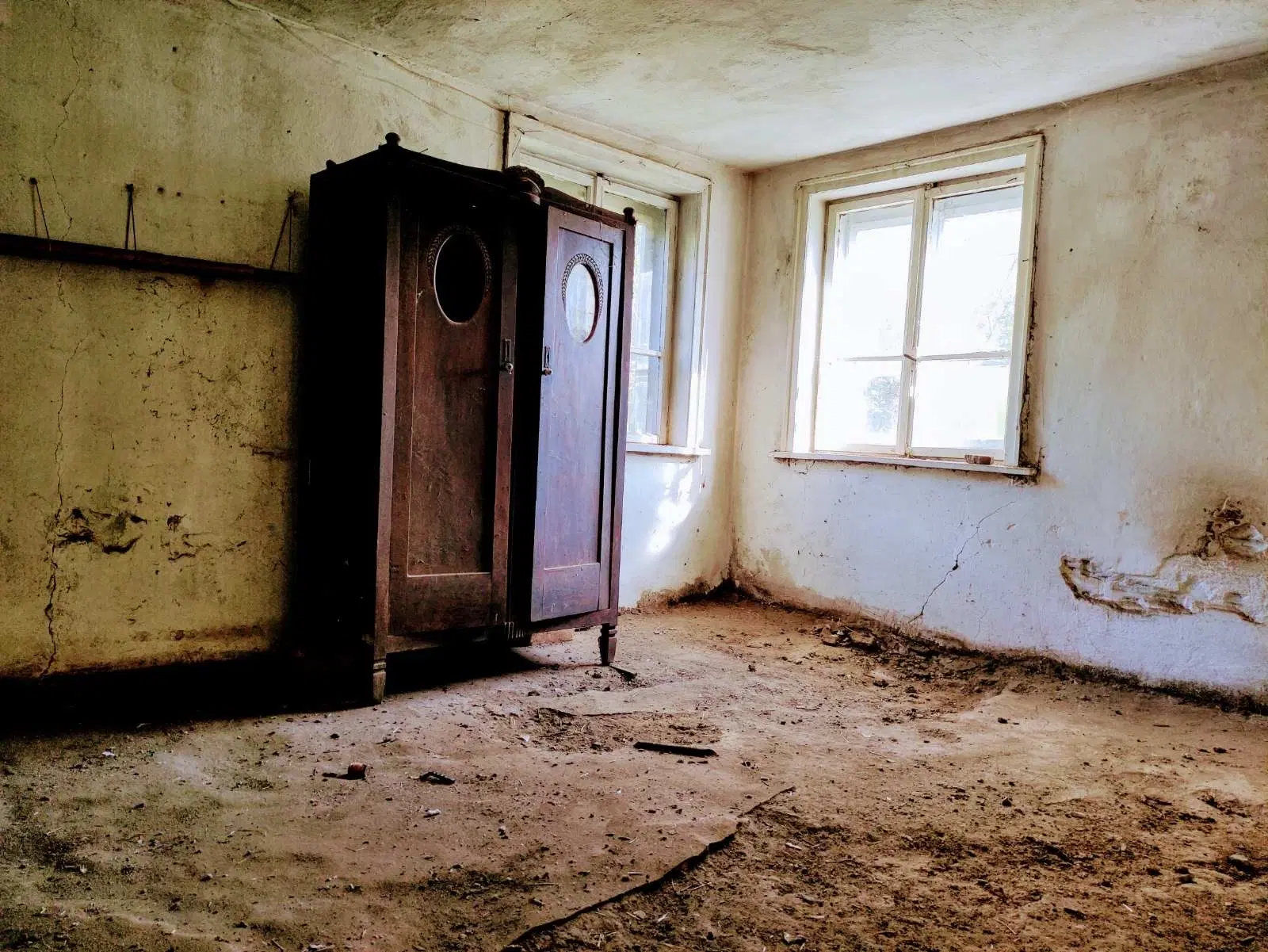 Tweelaags huis met een perceel van 1.100 m² en landbouwgrond van 6.494 m² in Rakovitsa - Bulgarije