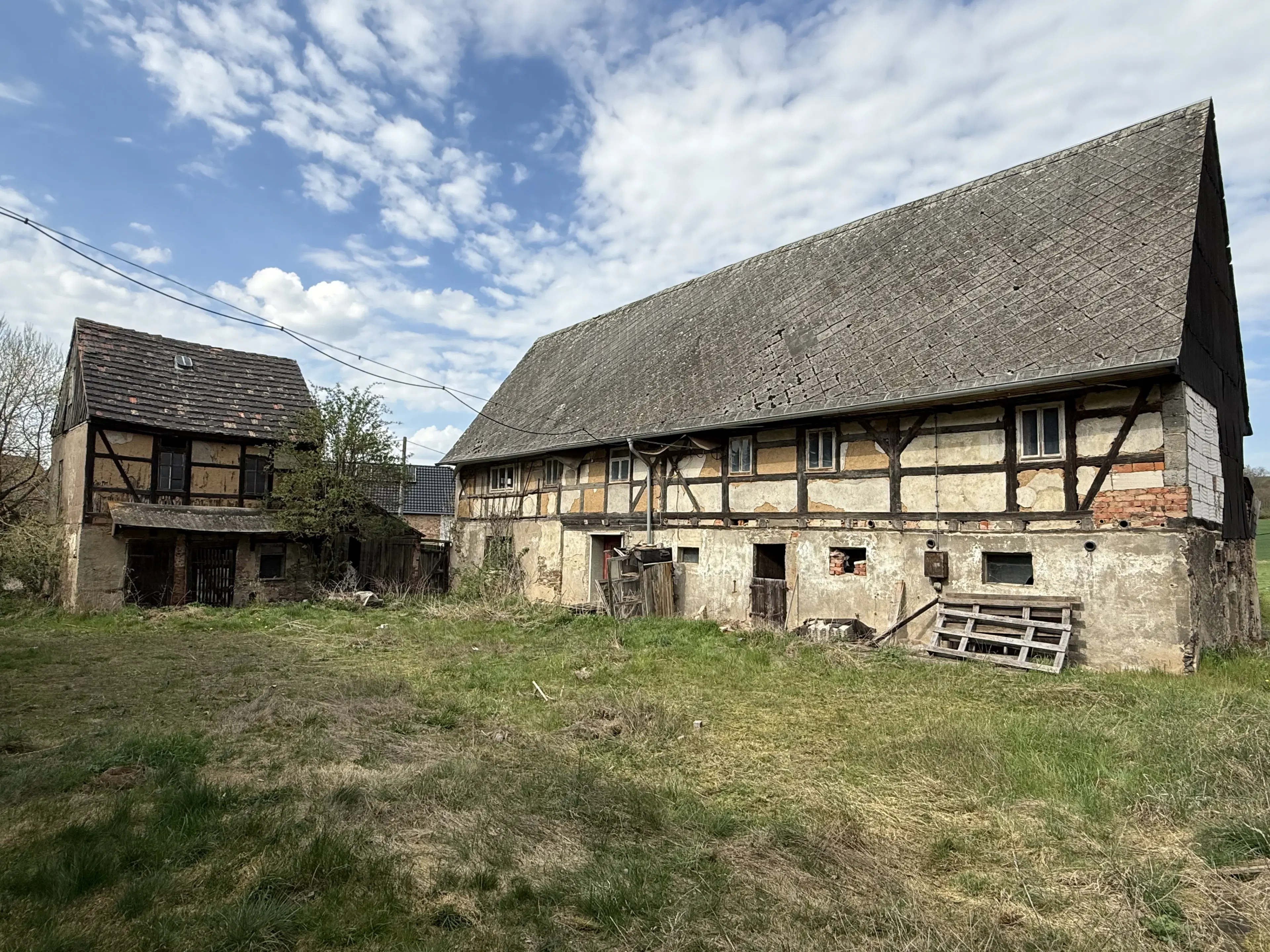 Idyllisch 3-zijdig landgoed op perceel van 4.180 m² in Zettlitz - Duitsland