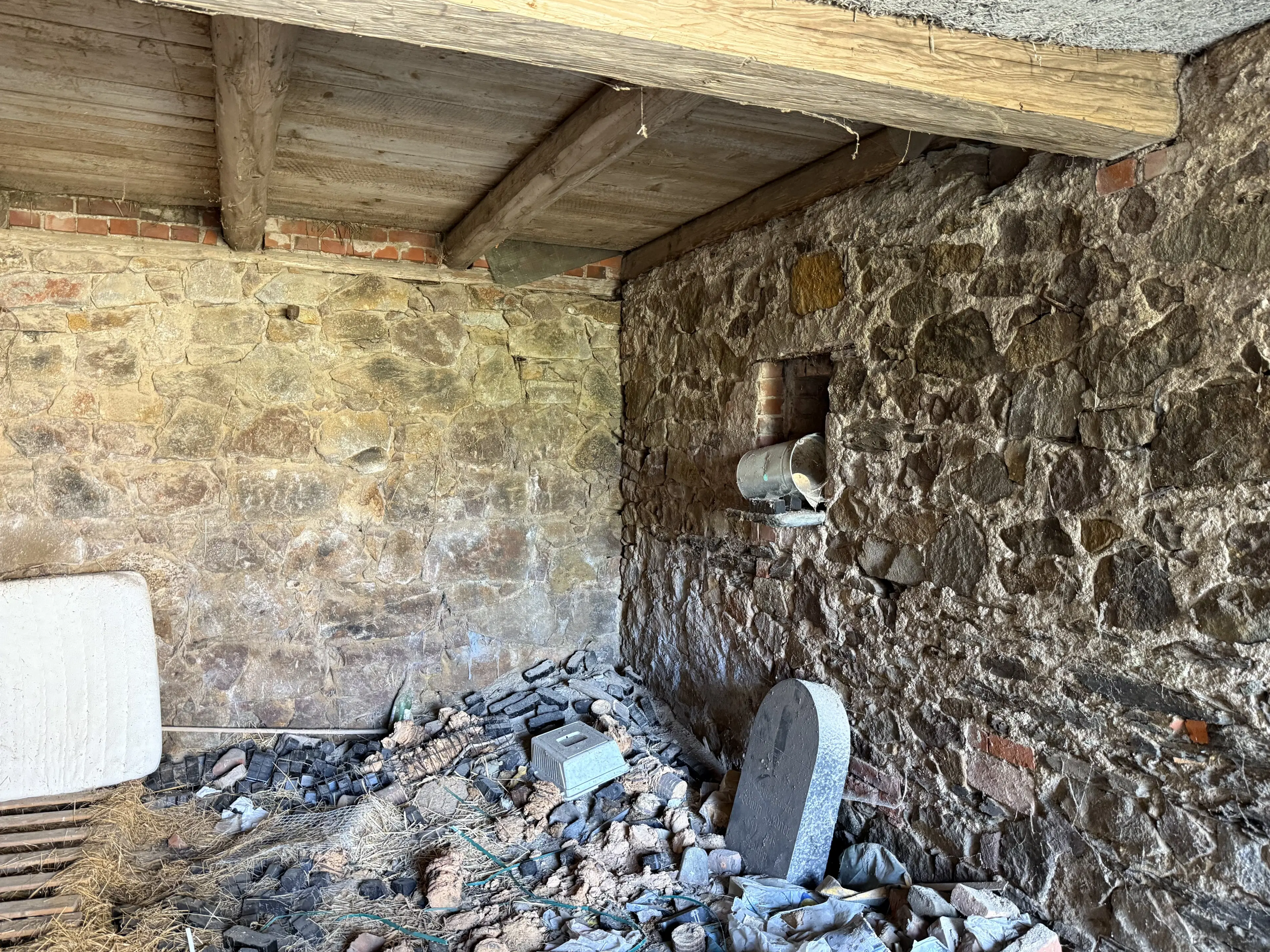 Idyllisch 3-zijdig landgoed op perceel van 4.180 m² in Zettlitz - Duitsland