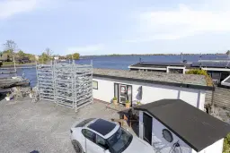Woonboot genaamd De Witte Spin te Loosdrecht