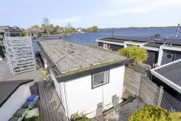 Woonboot genaamd De Witte Spin te Loosdrecht
