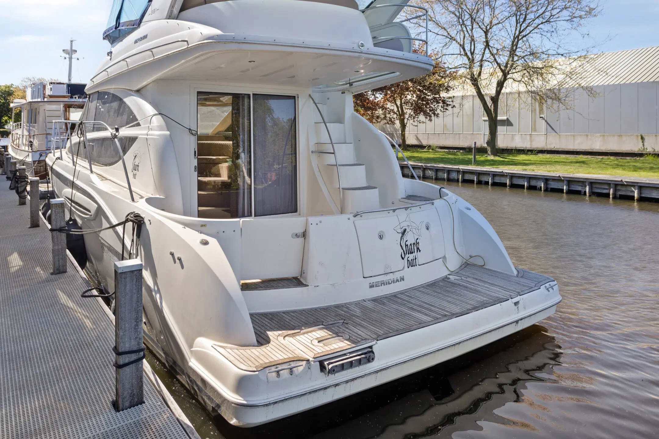 Motorjacht 'Shark Bait' te Amsterdam