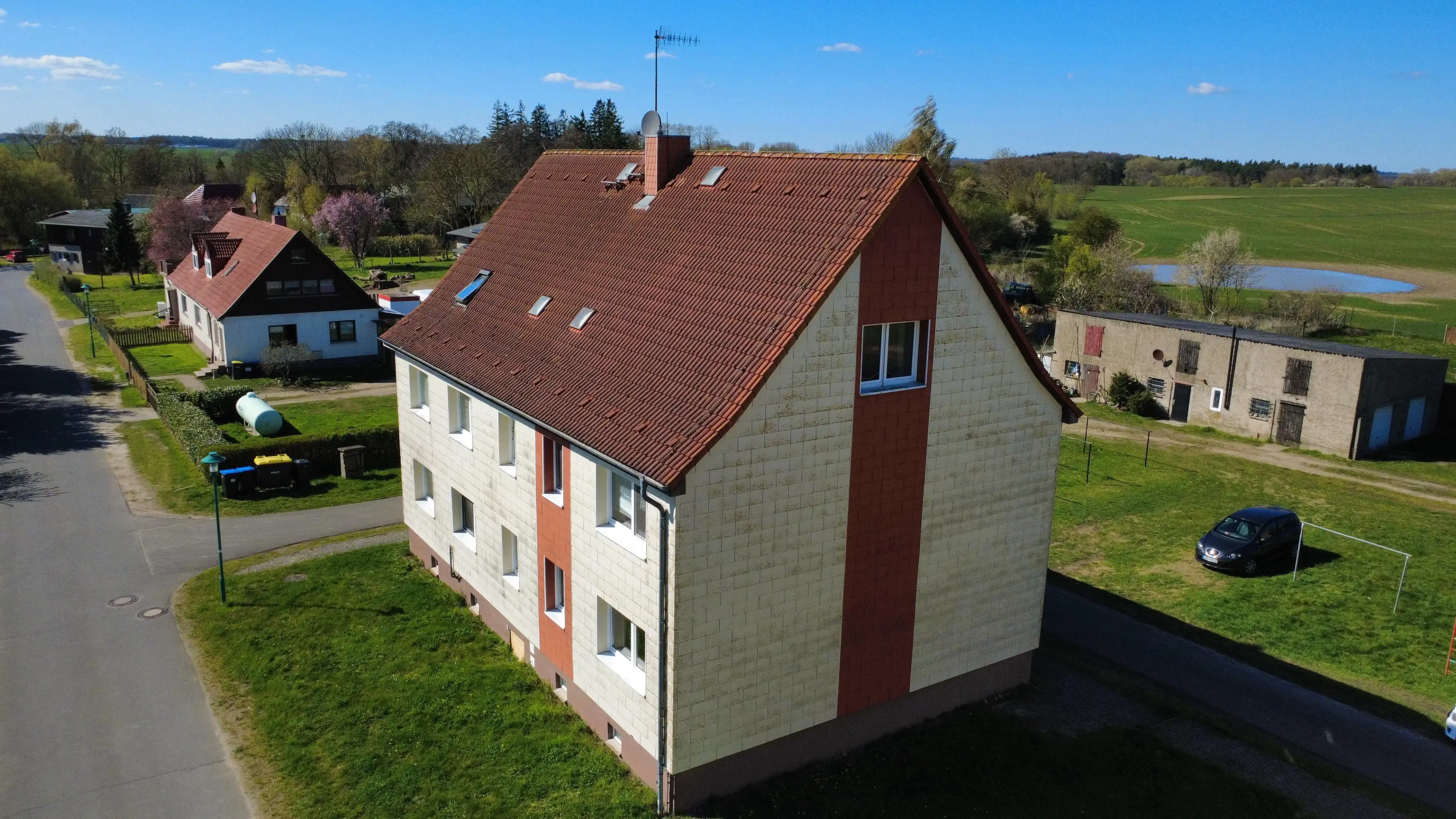 6 appartementen, bouwjaar: 1983 (huursom € 28.537,80) in Behren-Lübchin - Duitsland