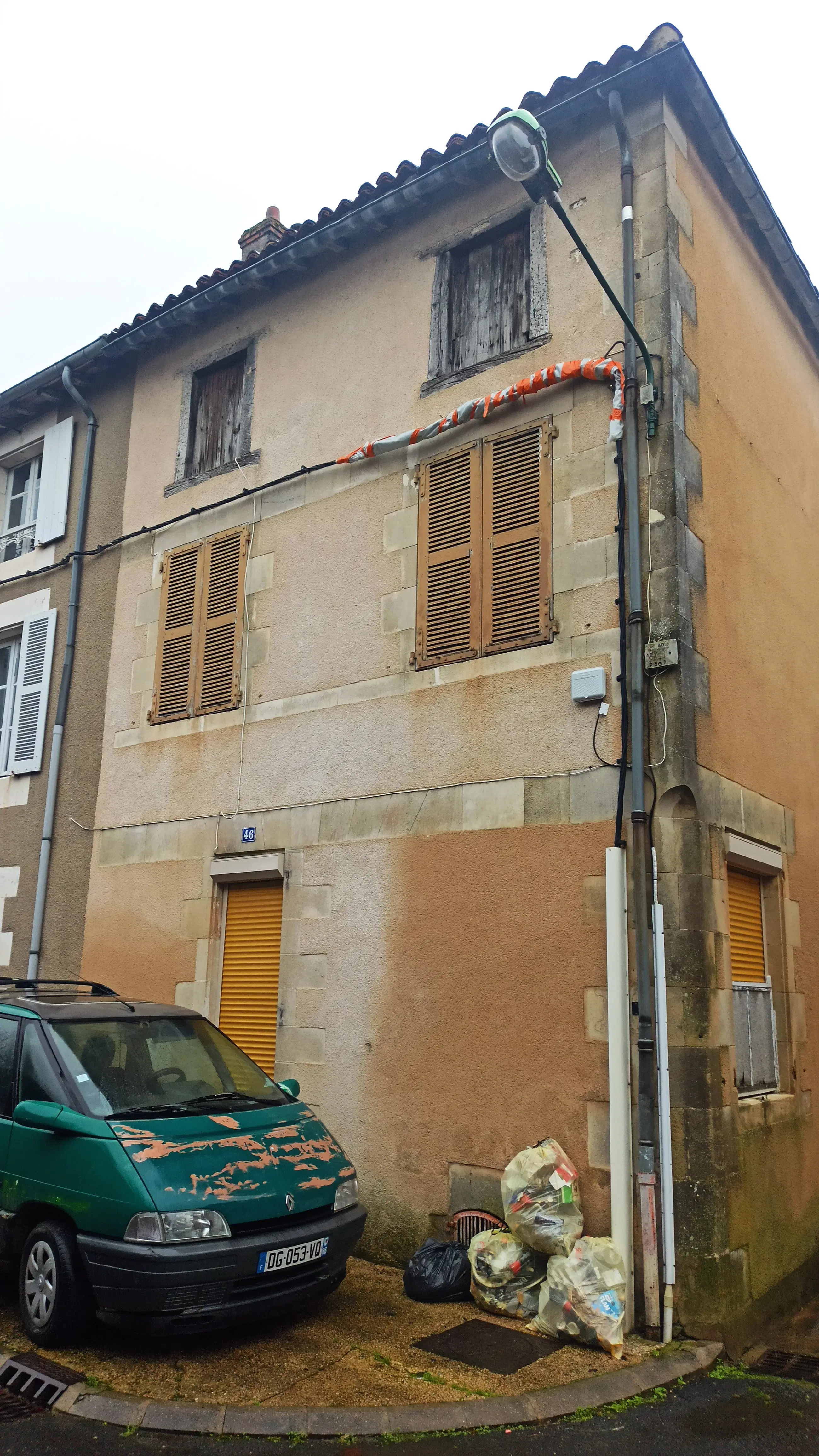 3-verdiepingen Middeleeuws woonhuis in Montmorillon - Frankrijk