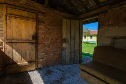 Perceel van 2.090 m² + Gezinswoning + Bijgebouwen - Karaisen, Veliko Tarnovo - Bulgarije