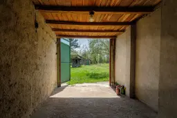 Perceel van 2.090 m² + Gezinswoning + Bijgebouwen - Karaisen, Veliko Tarnovo - Bulgarije