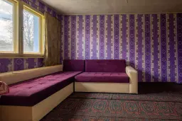 Perceel van 2.090 m² + Gezinswoning + Bijgebouwen - Karaisen, Veliko Tarnovo - Bulgarije