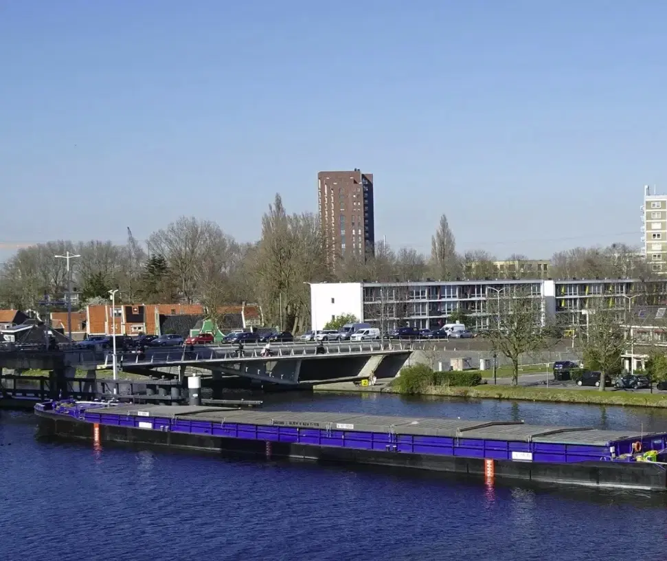 Ofi Barge 1, stalen duwbak te Zaandam