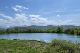 Perceel van 1.364 m² met gezinswoning en bijgebouwen in Damyanovo, Gabrovo - Bulgarije