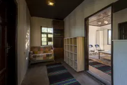Perceel van 7.857 m² met 2-verdiepingen gezinswoning en bijgebouwen, met uitzicht nabij Veliko Tarnovo - Bulgarije