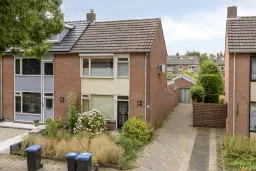 Genderen, Oegemastraat 10