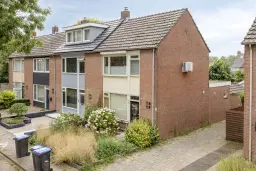 Genderen, Oegemastraat 10