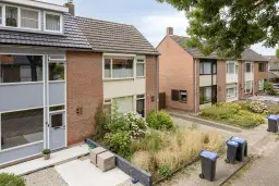 Genderen, Oegemastraat 10