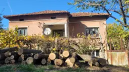 Huis en 790 m² grond en bijgebouwen in Kireevo - Bulgarije