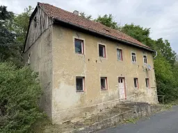 Vrijstaand woonhuis met bijgebouw op 593 m² perceel, nabij Döbeln - Duitsland