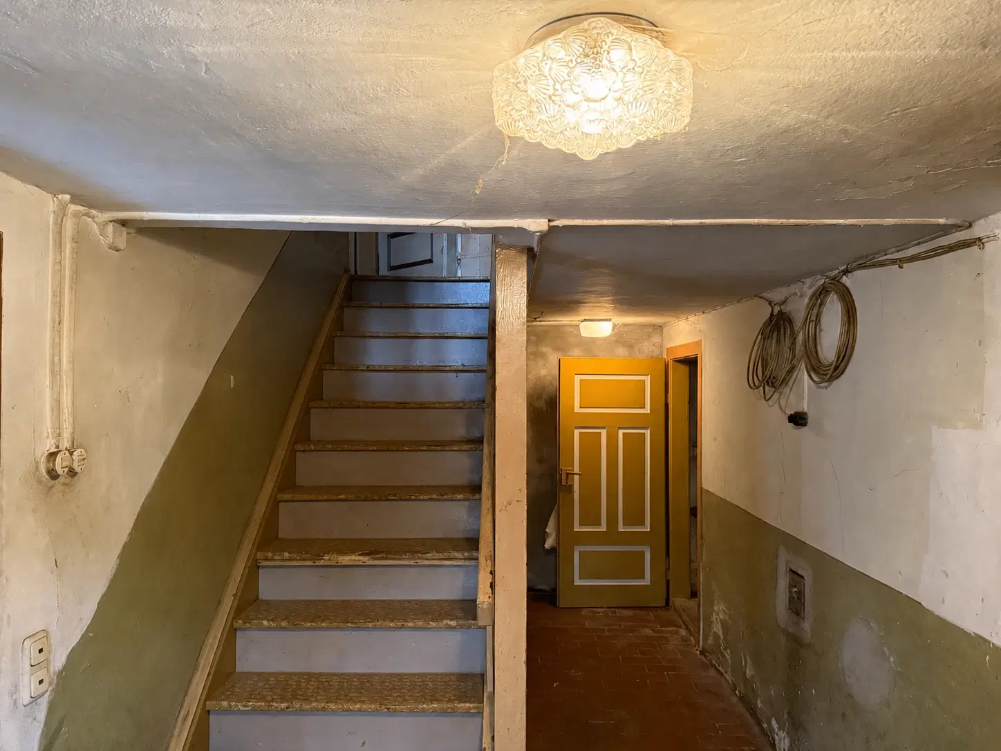 Vrijstaand woonhuis met bijgebouw op 593 m² perceel, nabij Döbeln - Duitsland