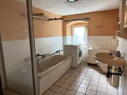Vrijstaand woonhuis met bijgebouw op 593 m² perceel, nabij Döbeln - Duitsland