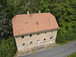 Vrijstaand woonhuis met bijgebouw op 593 m² perceel, nabij Döbeln - Duitsland