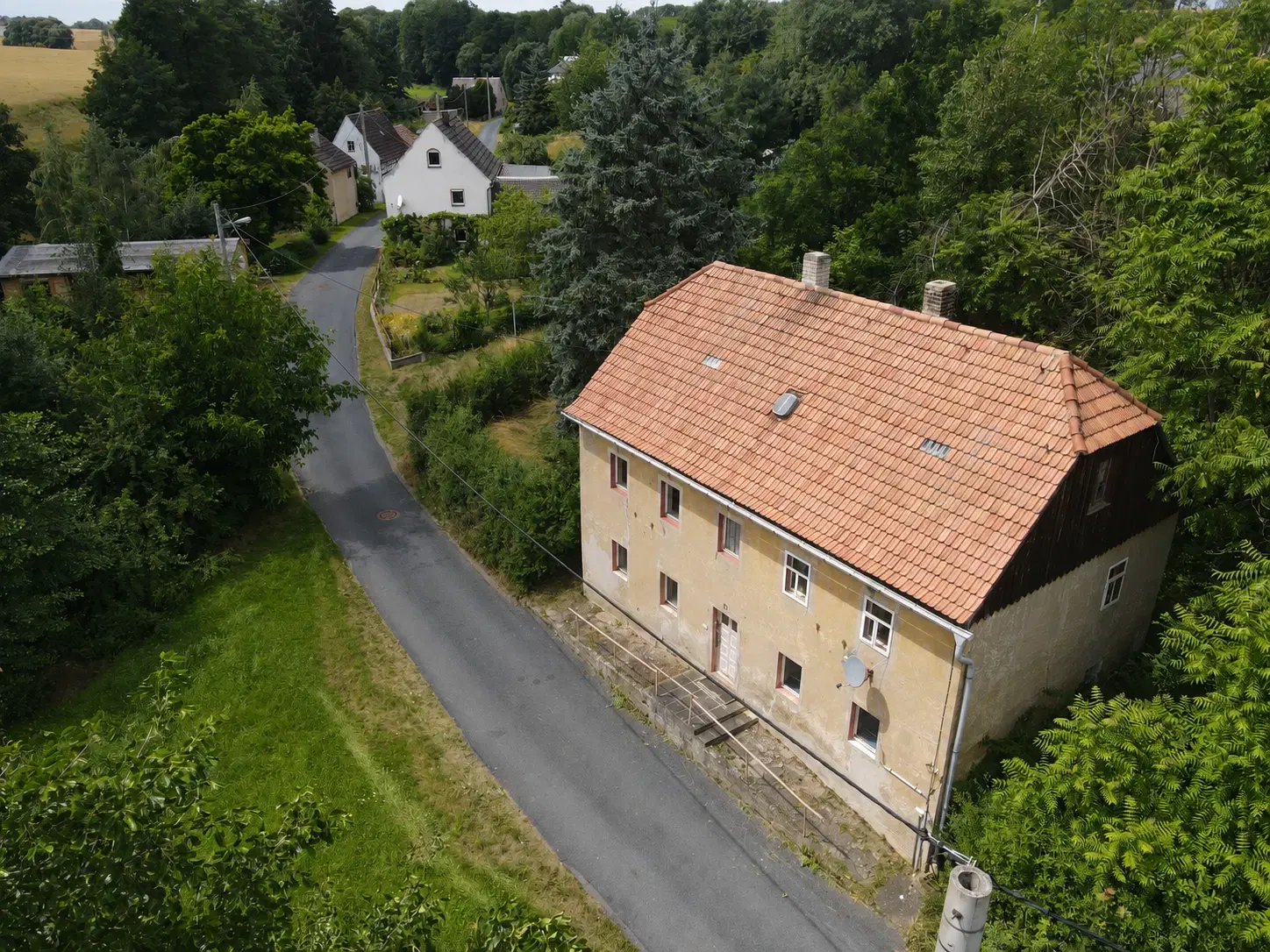 Vrijstaand woonhuis met bijgebouw op 593 m² perceel, nabij Döbeln - Duitsland